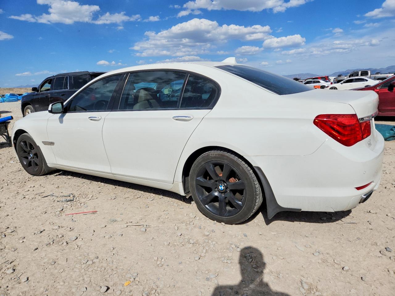 2010 BMW 7 series VIN WBAKC8C58AC430832 photo 2