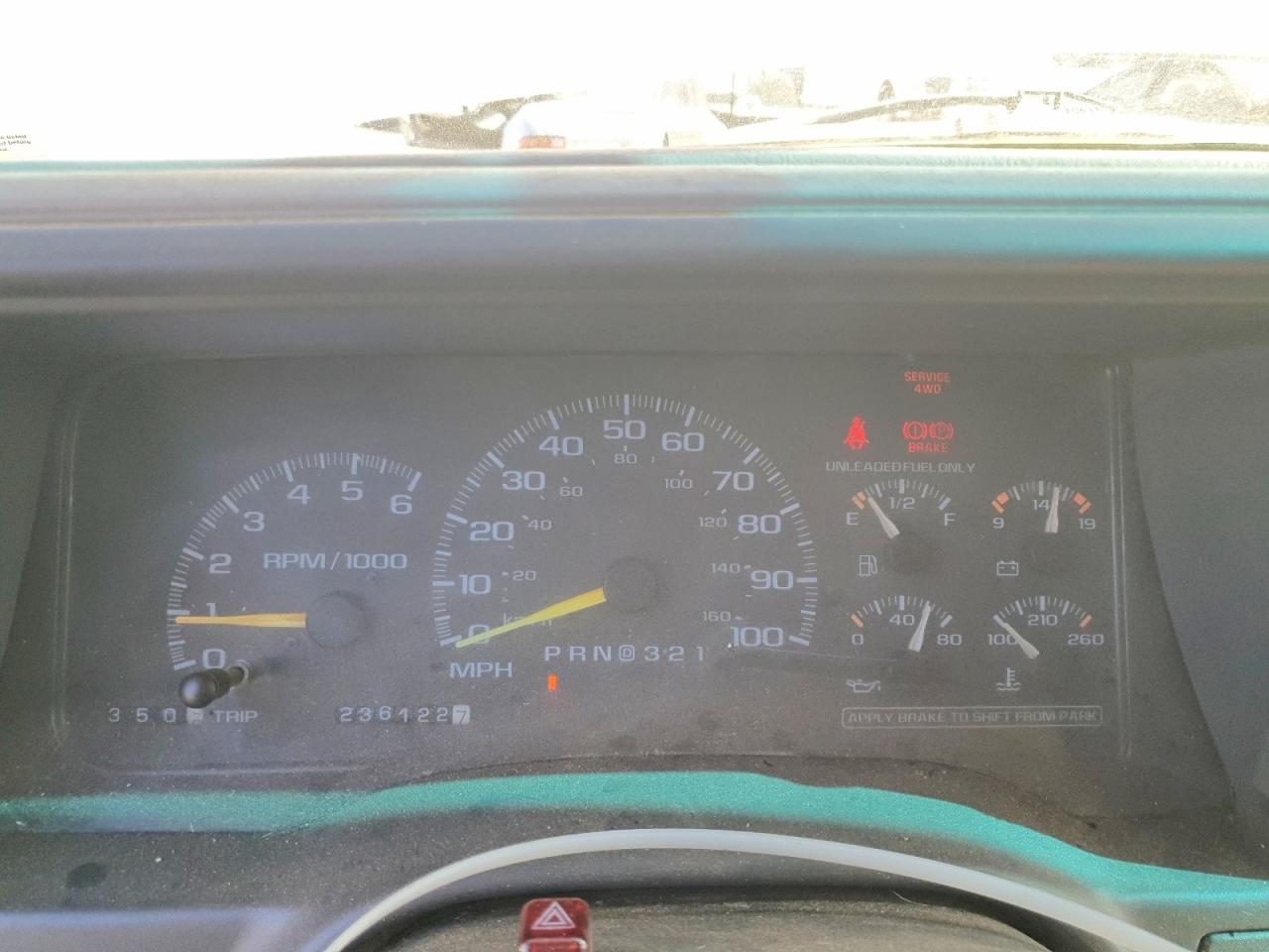 1998 GMC Yukon VIN 1GKEK13RXWJ721854 photo 9