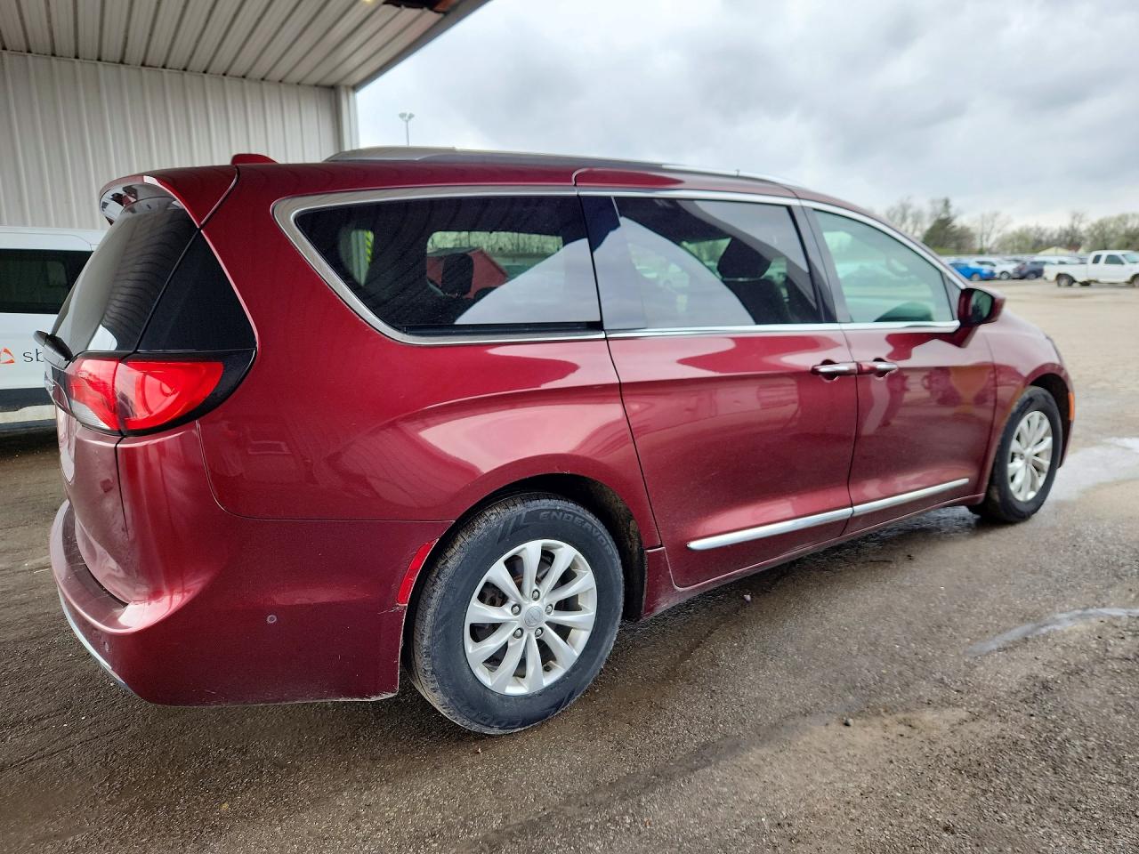 2018 Chrysler Pacifica VIN 2C4RC1BG4JR233434 photo 3