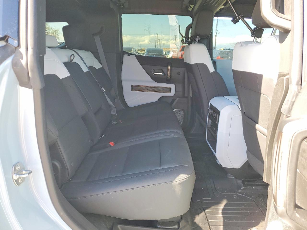 2024 GMC Hummer suv VIN 1GKB0NDE2RU104964 photo 11