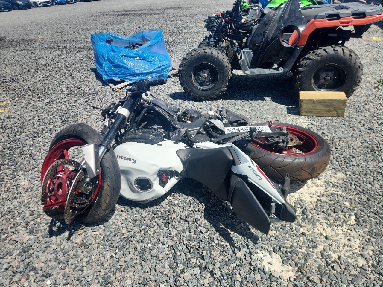 2025 Kawasaki Ninja 600 VIN JKBZXJK18SA007084 photo 3