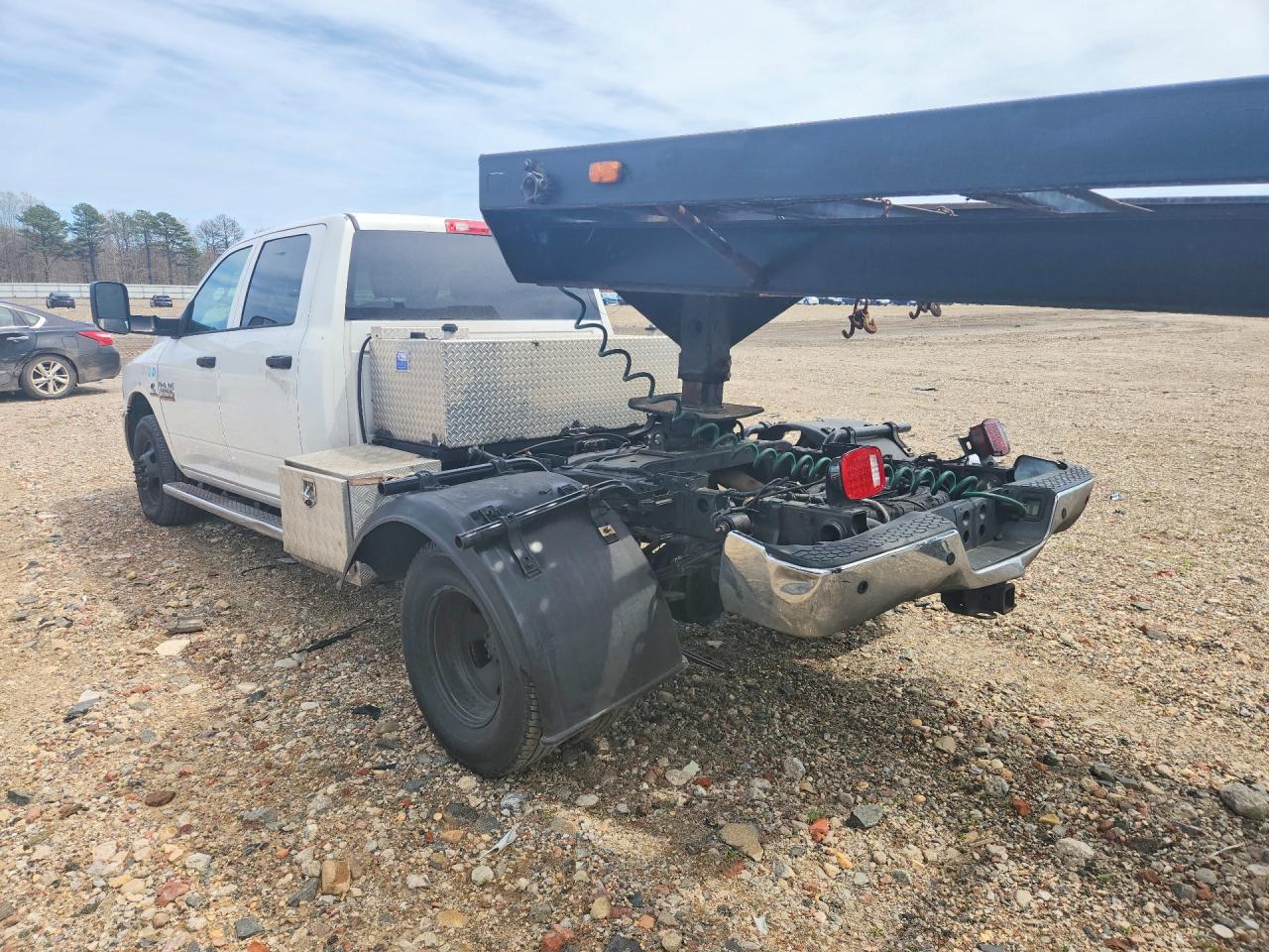 2015 Ram 3500 VIN 3C63RPGL0FG555568 photo 2