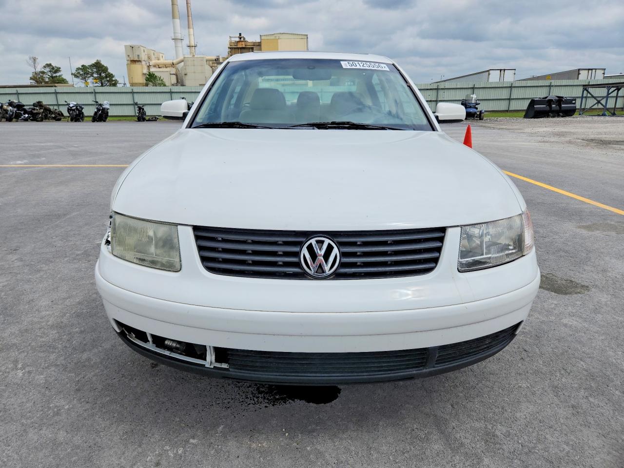 1999 VOLKSWAGEN Passat VIN WVWPD63B0XE491640 photo 5