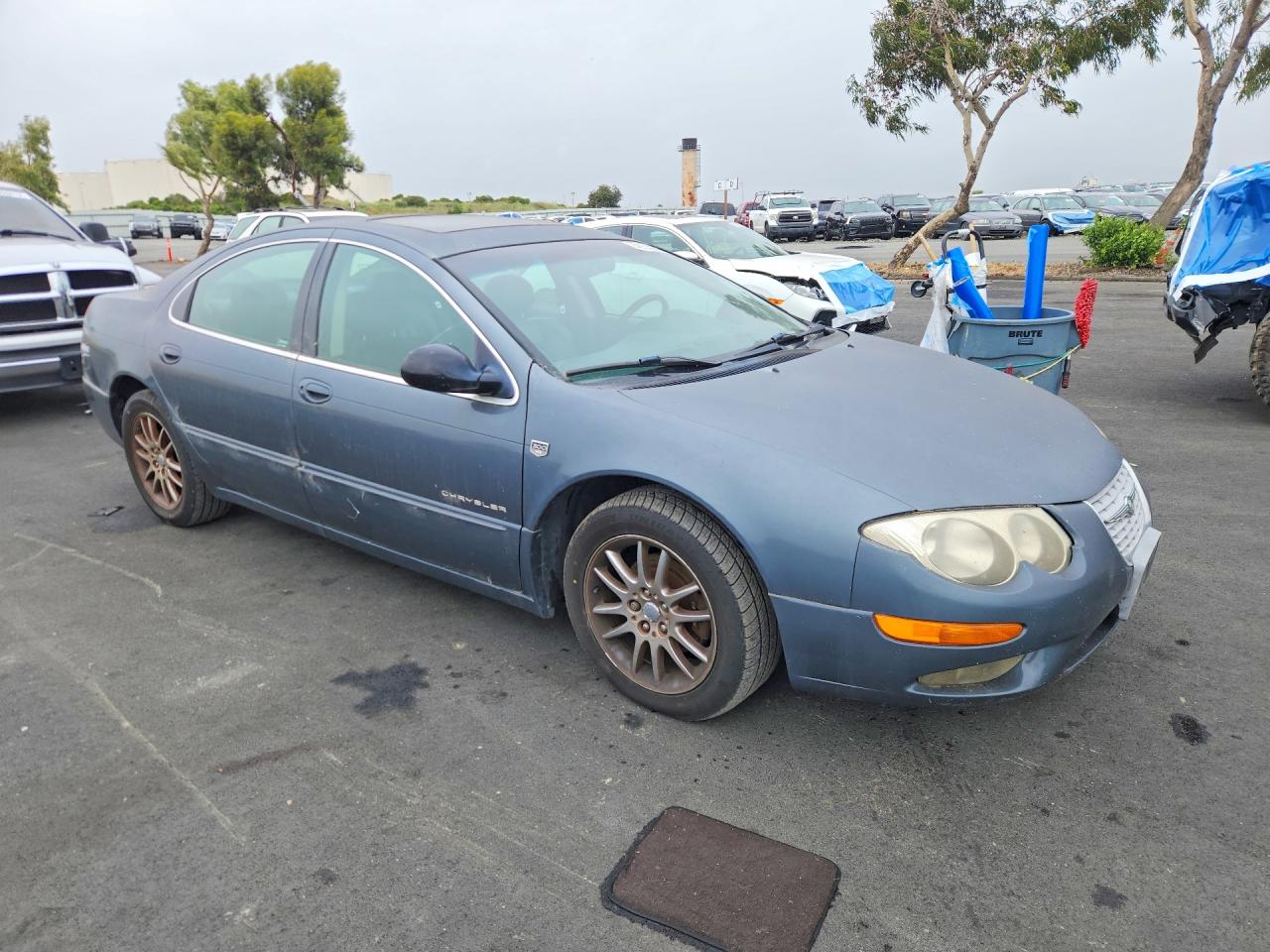 2001 Chrysler 300 VIN 2C3AE66G91H642716 photo 4