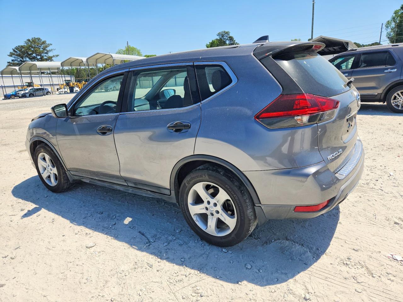2018 Nissan Rogue VIN KNMAT2MT1JP562428 photo 2