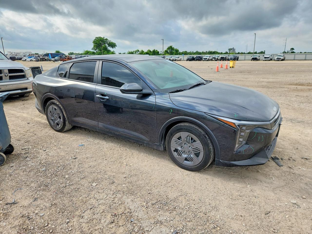 2025 Kia All other VIN 3KPFT4DE5SE210621 photo 4