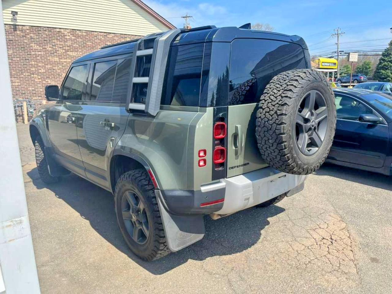 2021 Land Defender VIN SALEJ7RXXM2052024 photo 2
