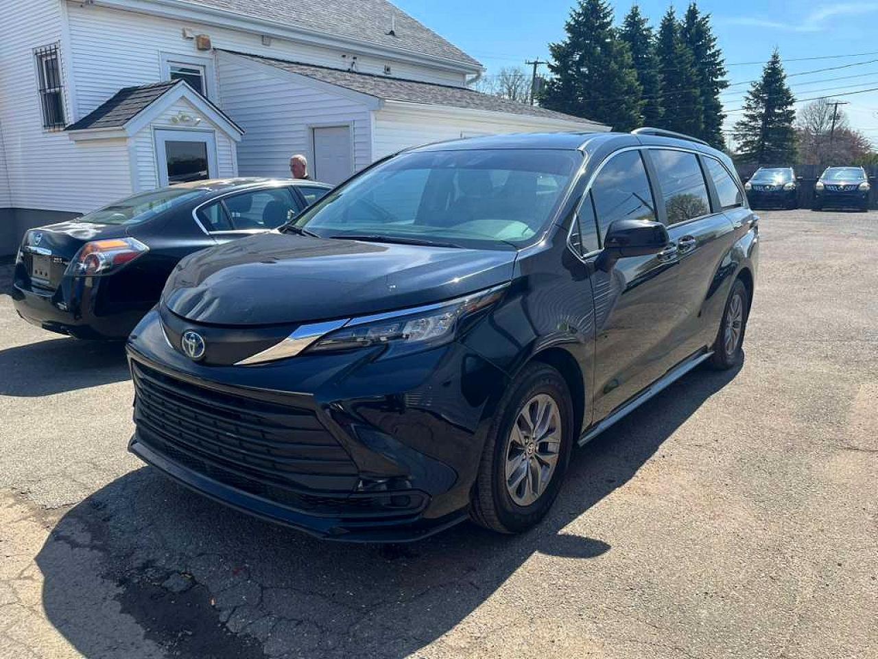 2024 Toyota Sienna VIN 5TDKSKFC5RS119205 photo 1