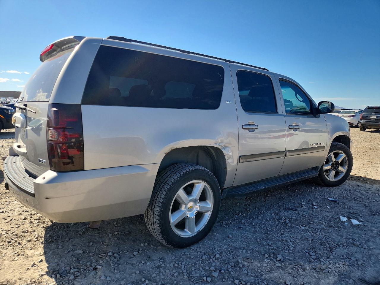 2007 Chevrolet Suburban VIN 3GNFK16387G145571 photo 3