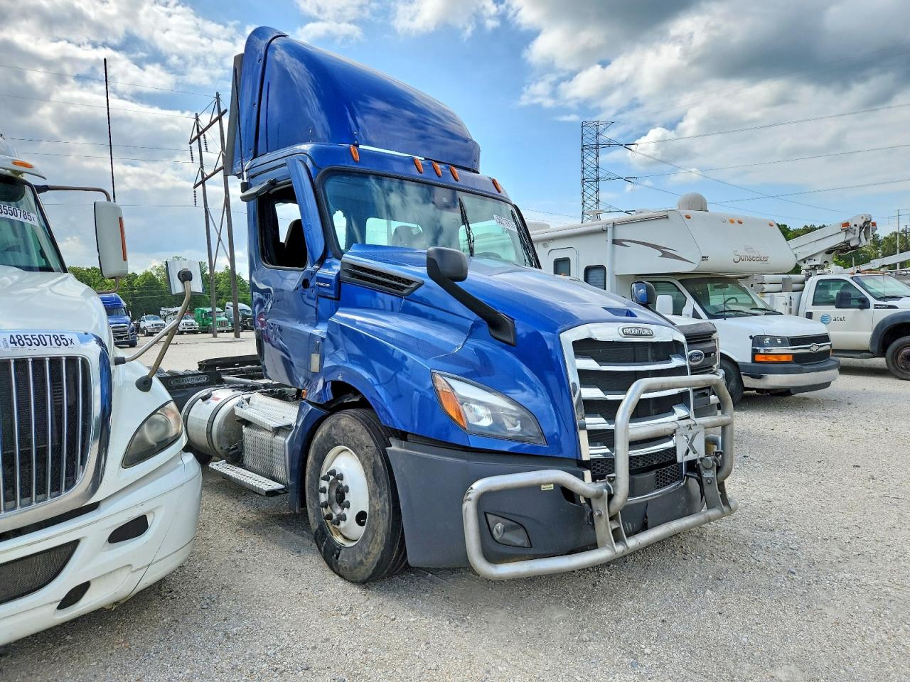 2025 FREIGHTLINER All other VIN 3AKJHLDV8SSVR2413 photo 1