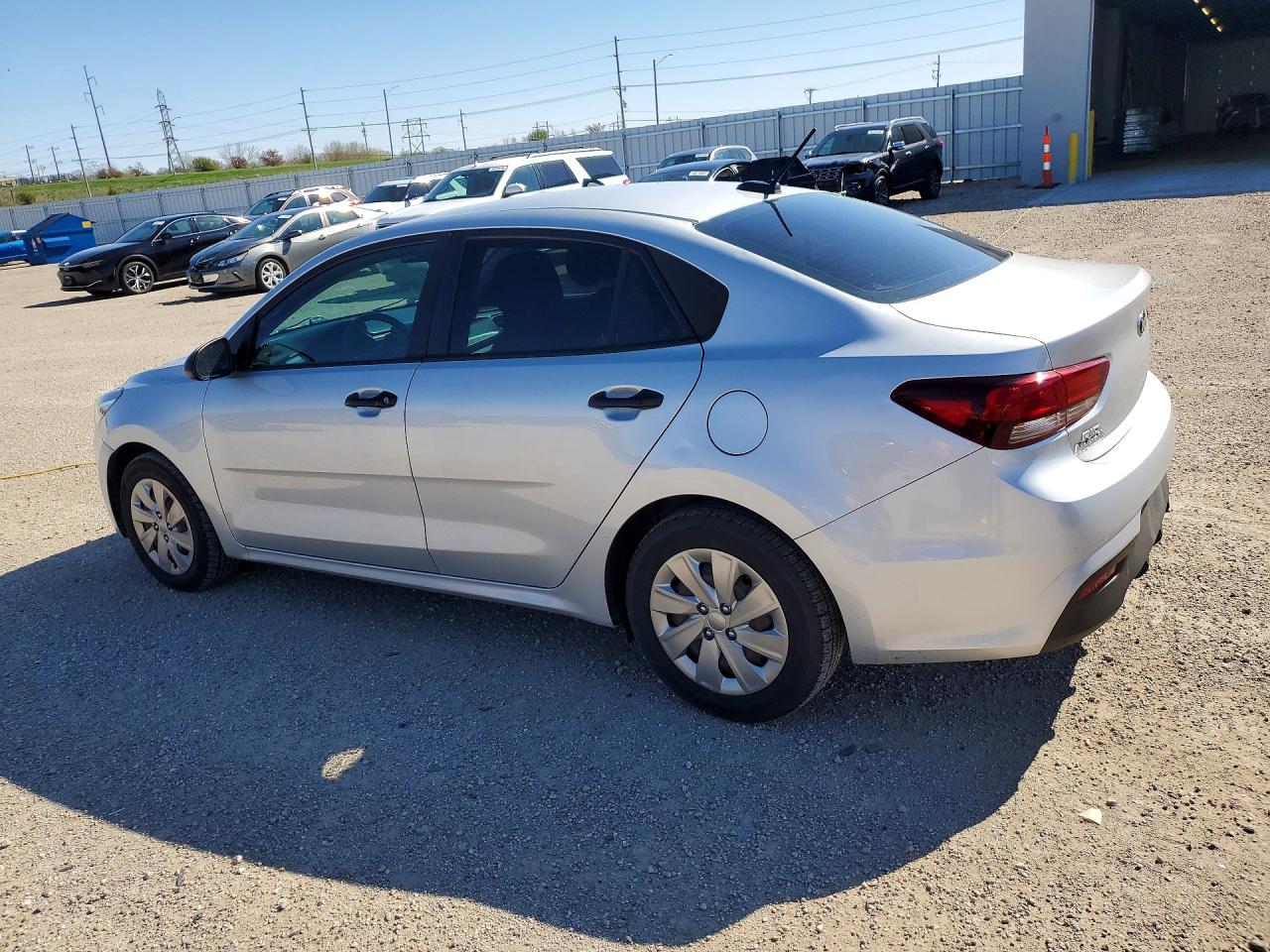 2018 Kia Rio VIN 3KPA24AB2JE058805 photo 2