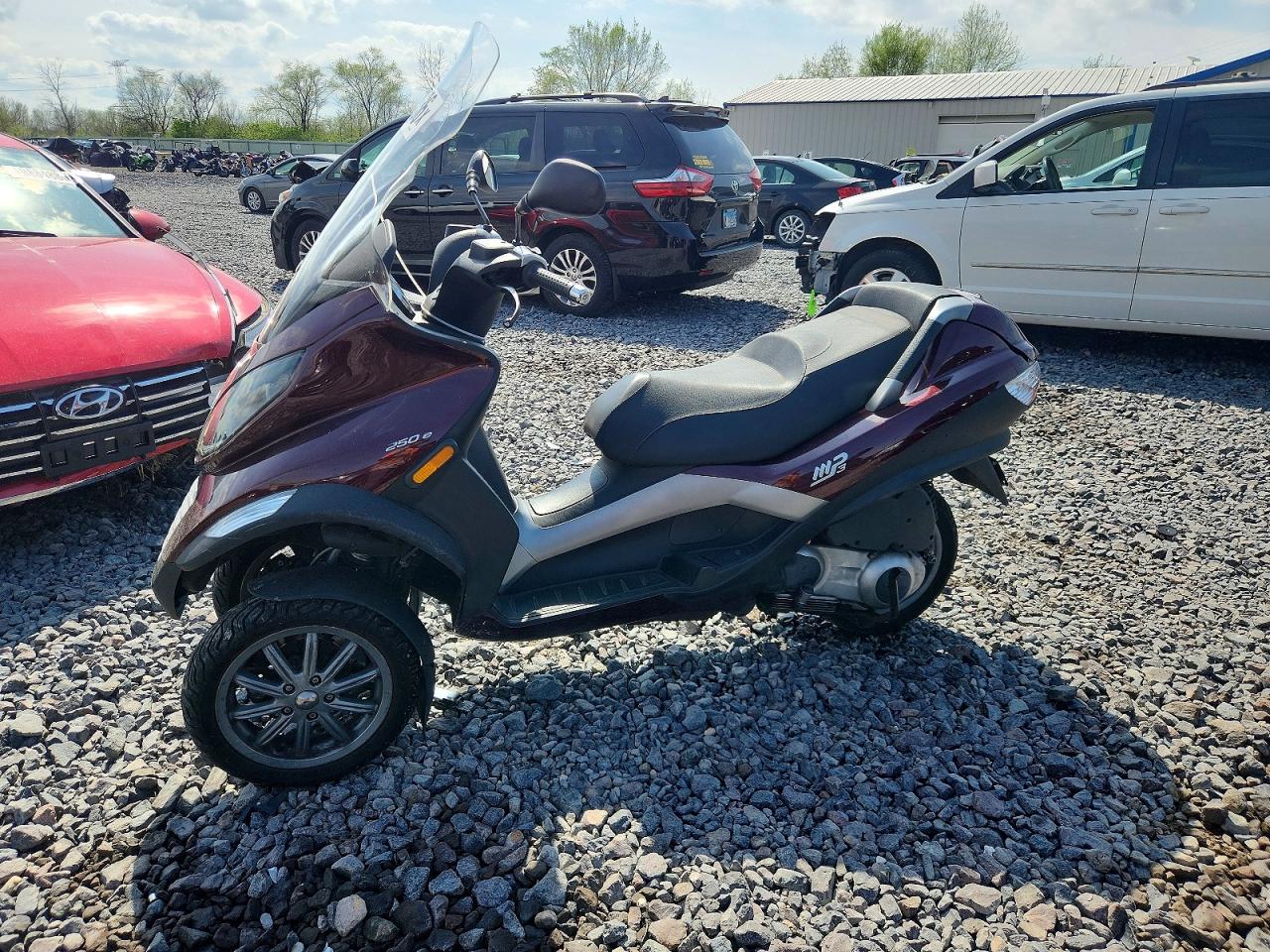 2007 Piaggio Mp3 VIN ZAPM479M375001613 photo 3