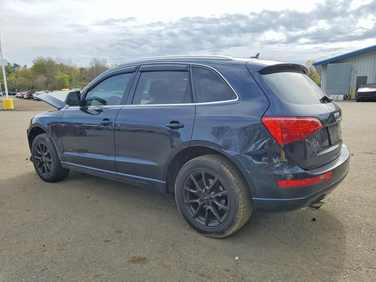 2011 Audi Q5 VIN WA1LFAFP6BA079851 photo 2