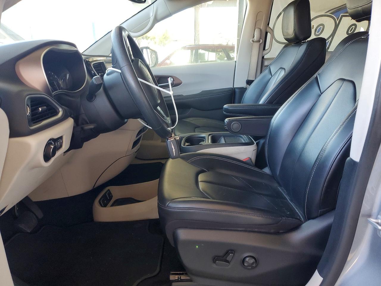 2021 Chrysler Minivan VIN 2C4RC1DG8MR555060 photo 7