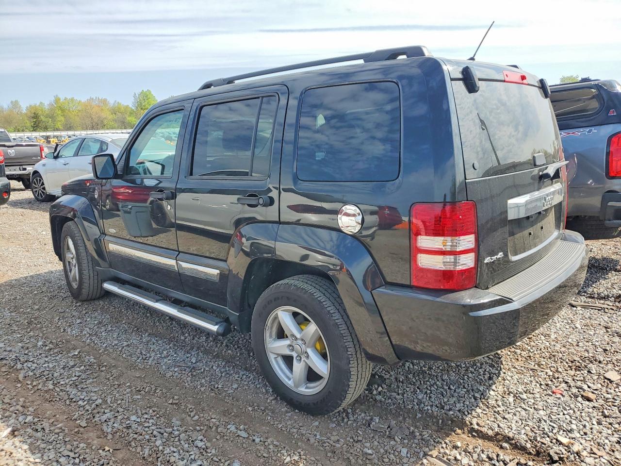 2012 Jeep Liberty VIN 1C4PJMAK2CW198701 photo 2