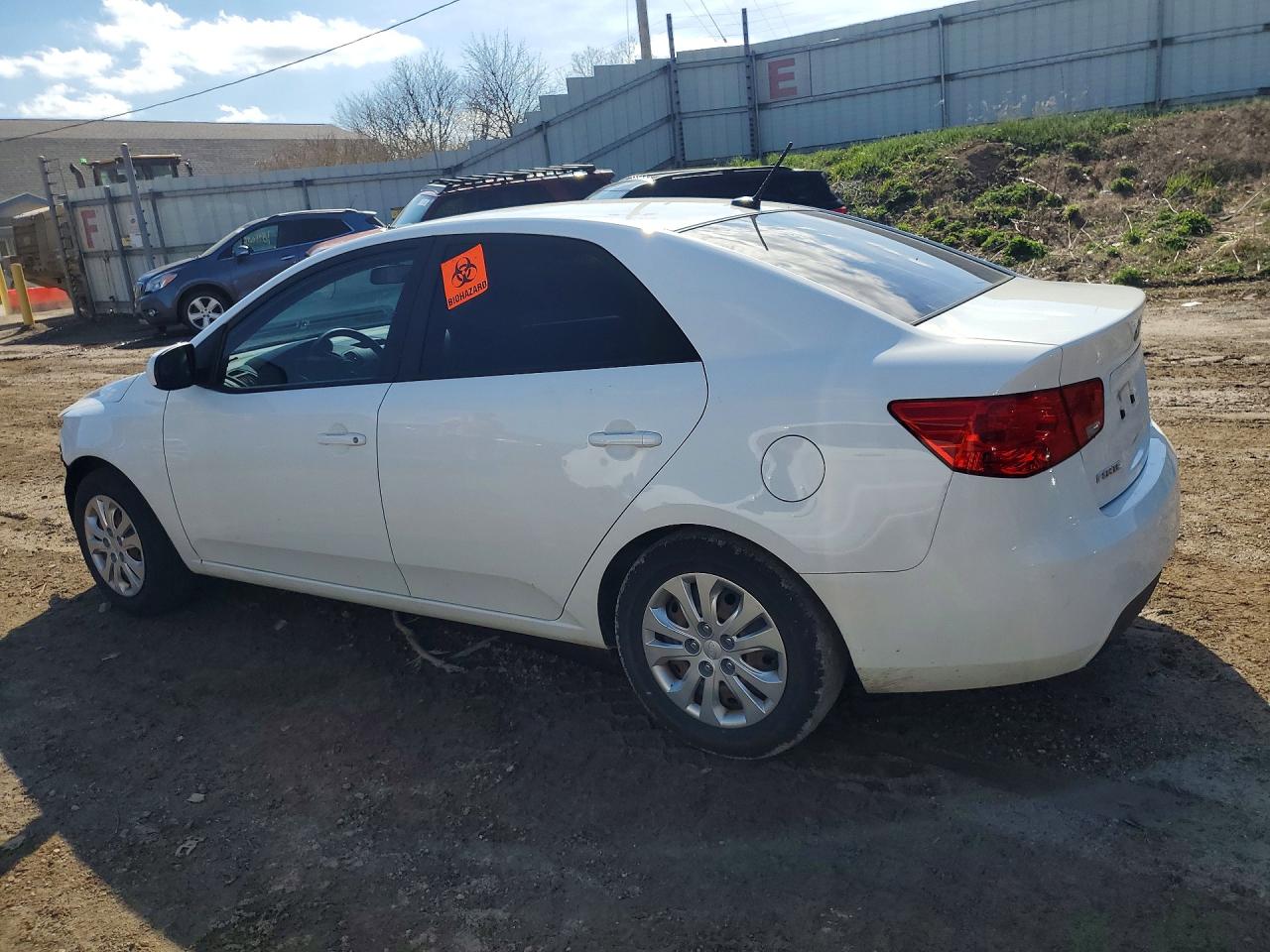 2013 Kia Forte VIN KNAFT4A24D5738589 photo 2