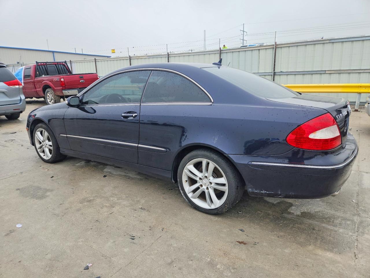 2007 Mercedes-Benz Clk-class VIN WDBTJ56H67F224013 photo 2