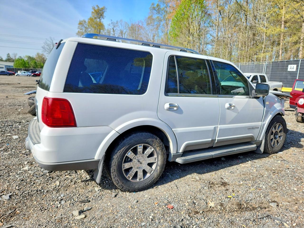 2003 LINCOLN Navigator VIN 5LMFU28R93LJ13437 photo 3
