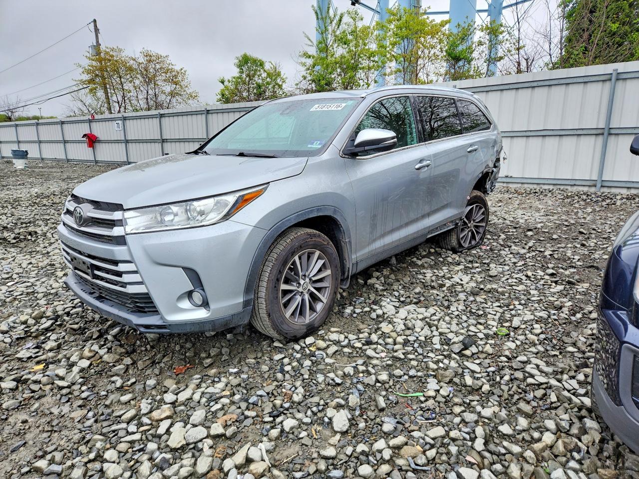 2019 Toyota Highlander VIN 5TDJZRFH9KS622351 photo 1