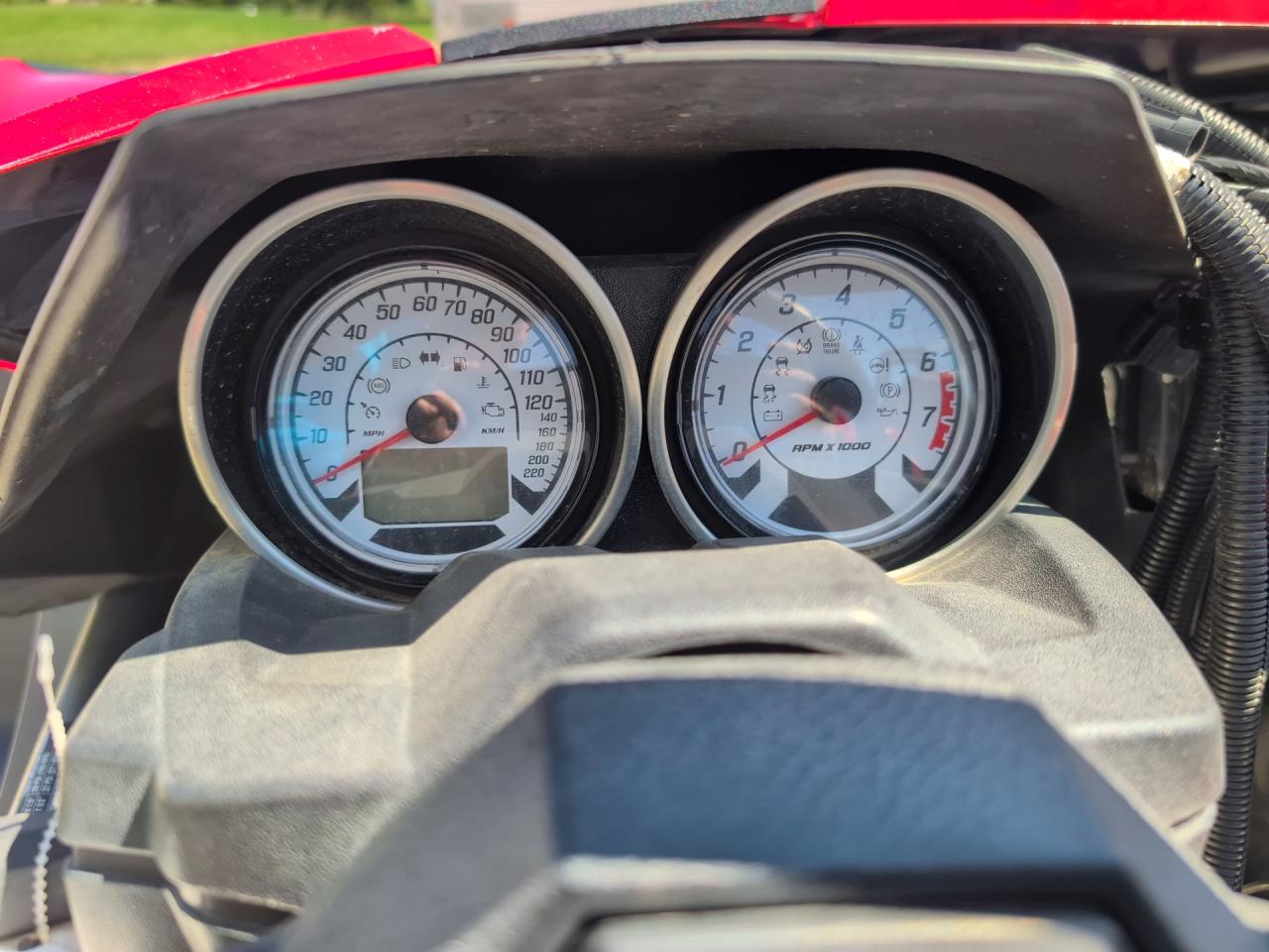 2015 POLARIS Slingshot VIN 57XAAPFA7F5100531 photo 8