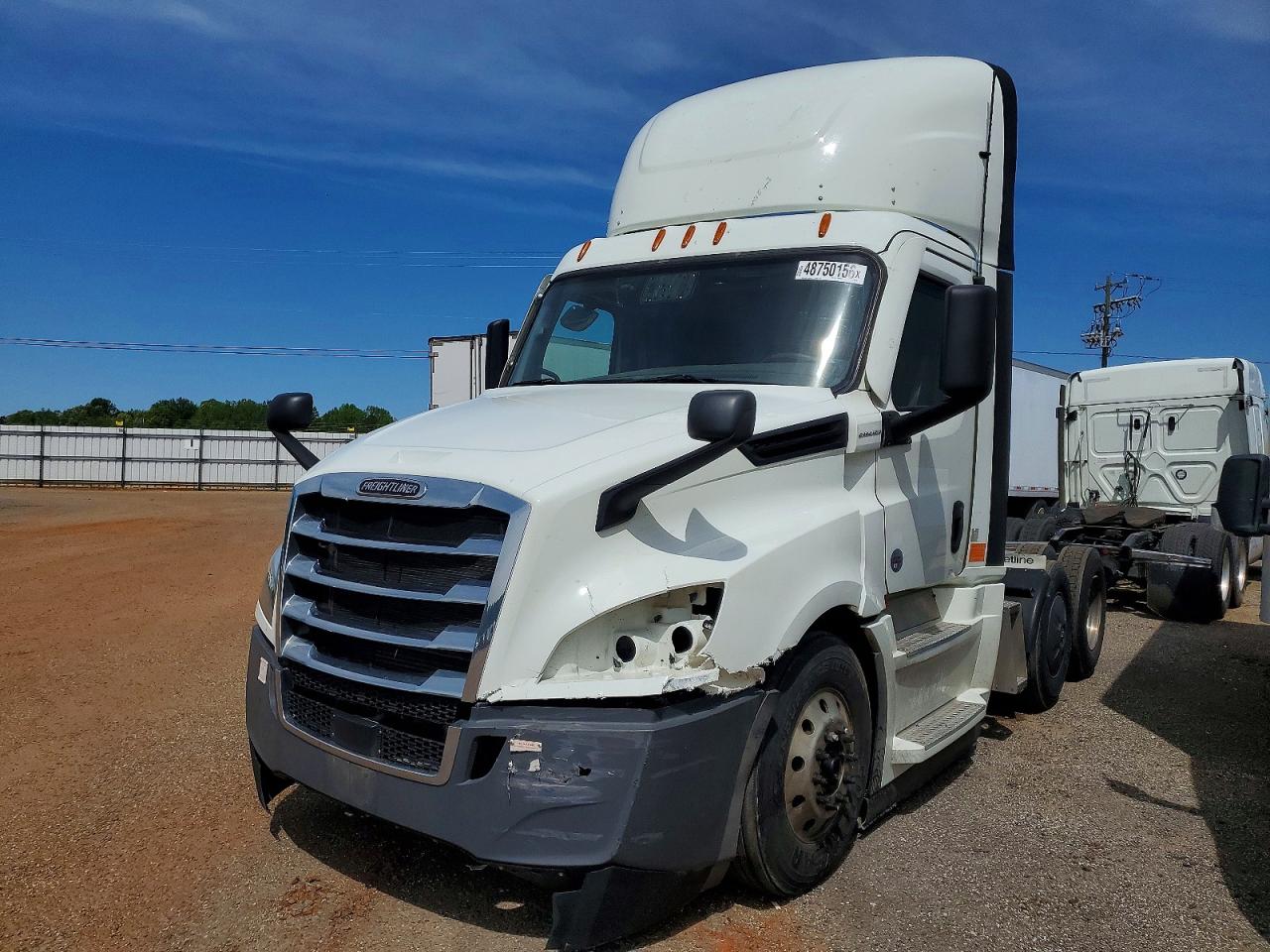 2022 FREIGHTLINER All other VIN 3AKJHLDRXNSNK9742 photo 2