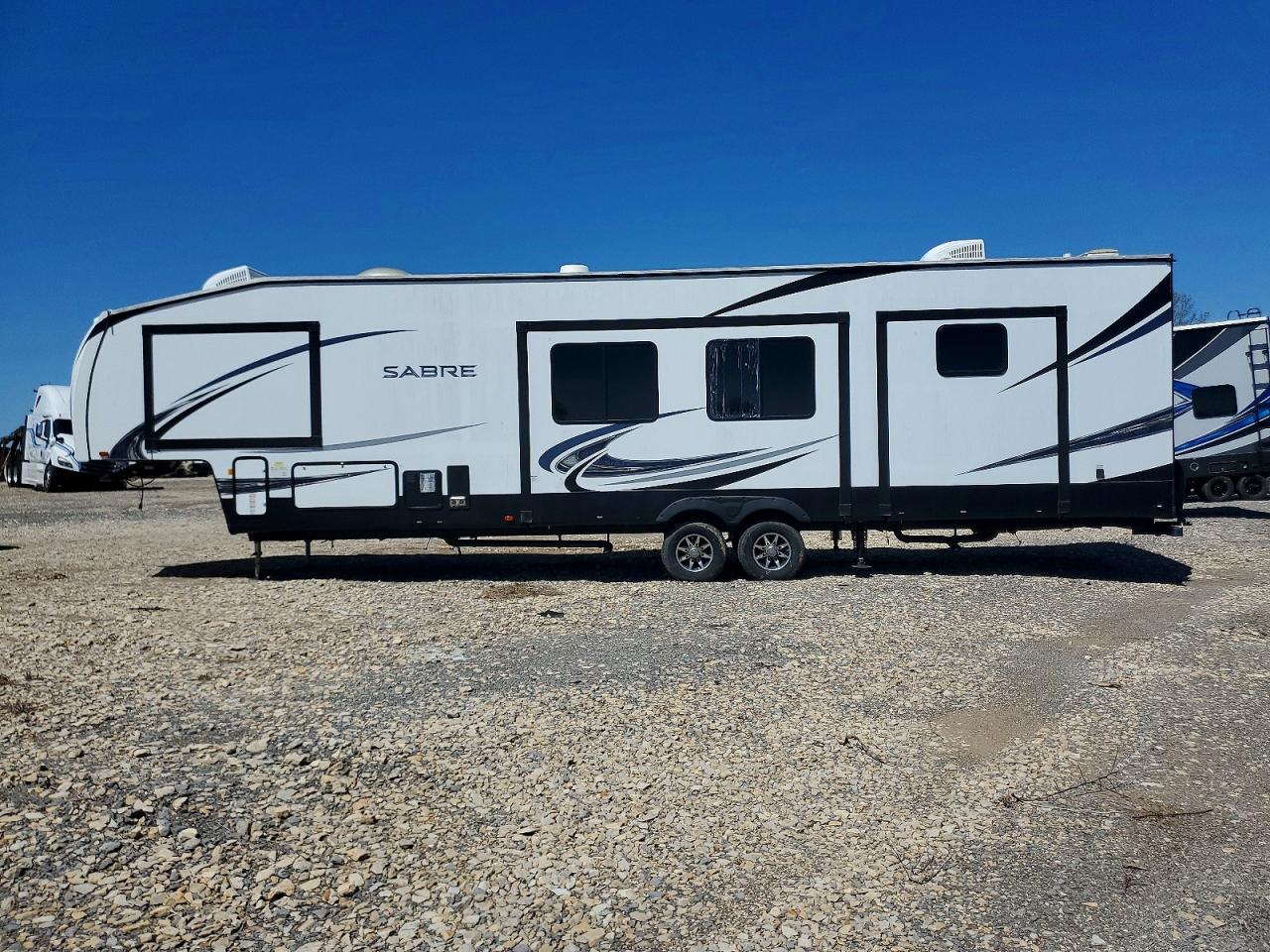 2020 SABRE Recreation VIN 5ZT3SR3B2L6103476 photo 3
