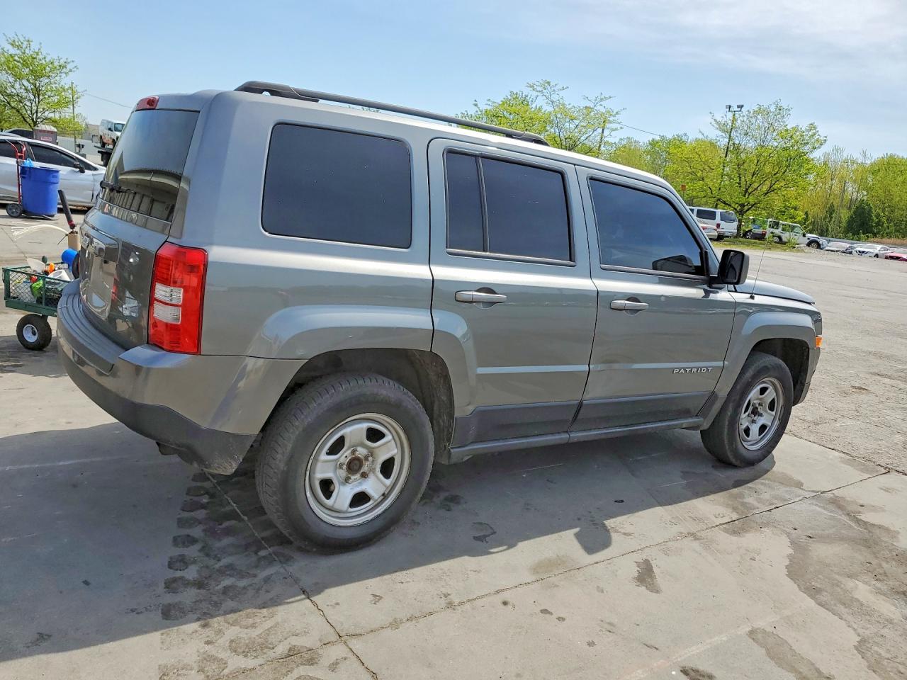 2013 Jeep Patriot VIN 1C4NJRBB8DD280593 photo 3
