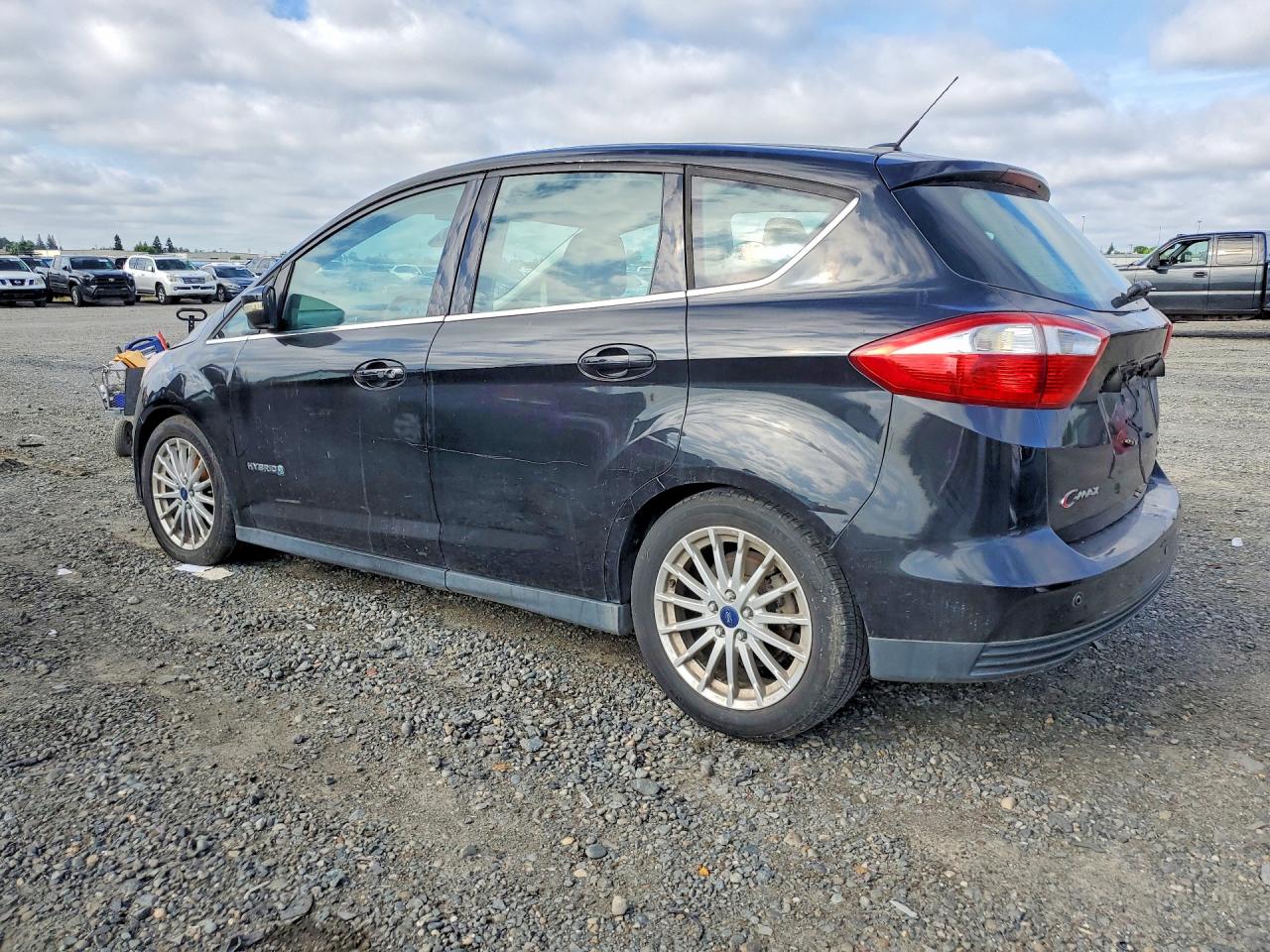 2013 Ford Cmax VIN 1FADP5BU4DL533067 photo 2