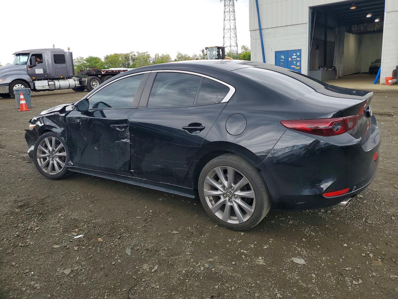 2021 Mazda 3 VIN 3MZBPACL3MM250879 photo 2