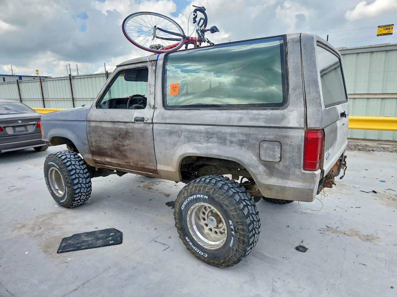 1989 Ford Bronco VIN 1FMCU14T6KUB13583 photo 2