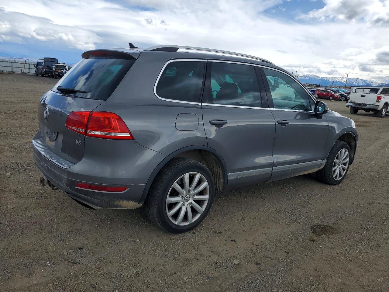 2011 Volkswagen Touareg VIN WVGFF9BP3BD002243 photo 3