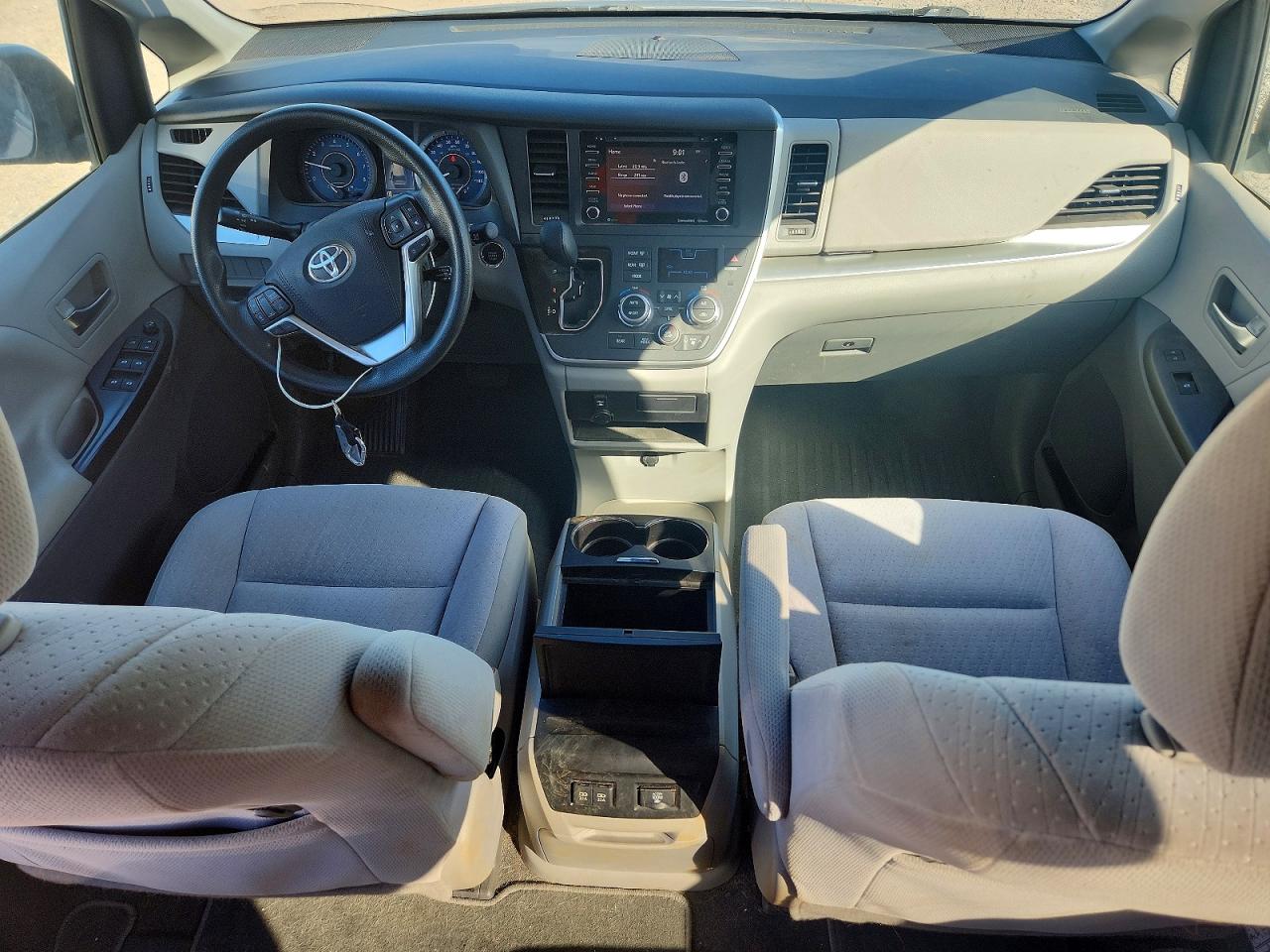 2020 Toyota Sienna VIN 5TDKZ3DCXLS062561 photo 8