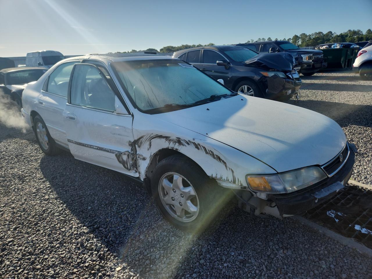 1997 Honda Accord VIN 1HGCE6673VA020042 photo 4