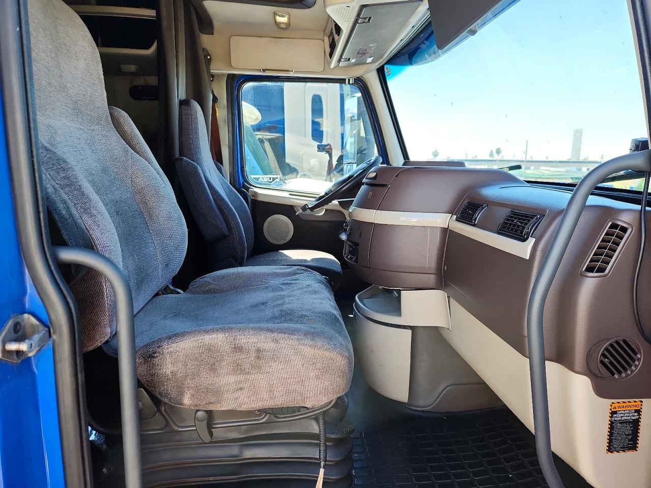 2015 Volvo Vn VIN 4V4NC9EH5FN926054 photo 5