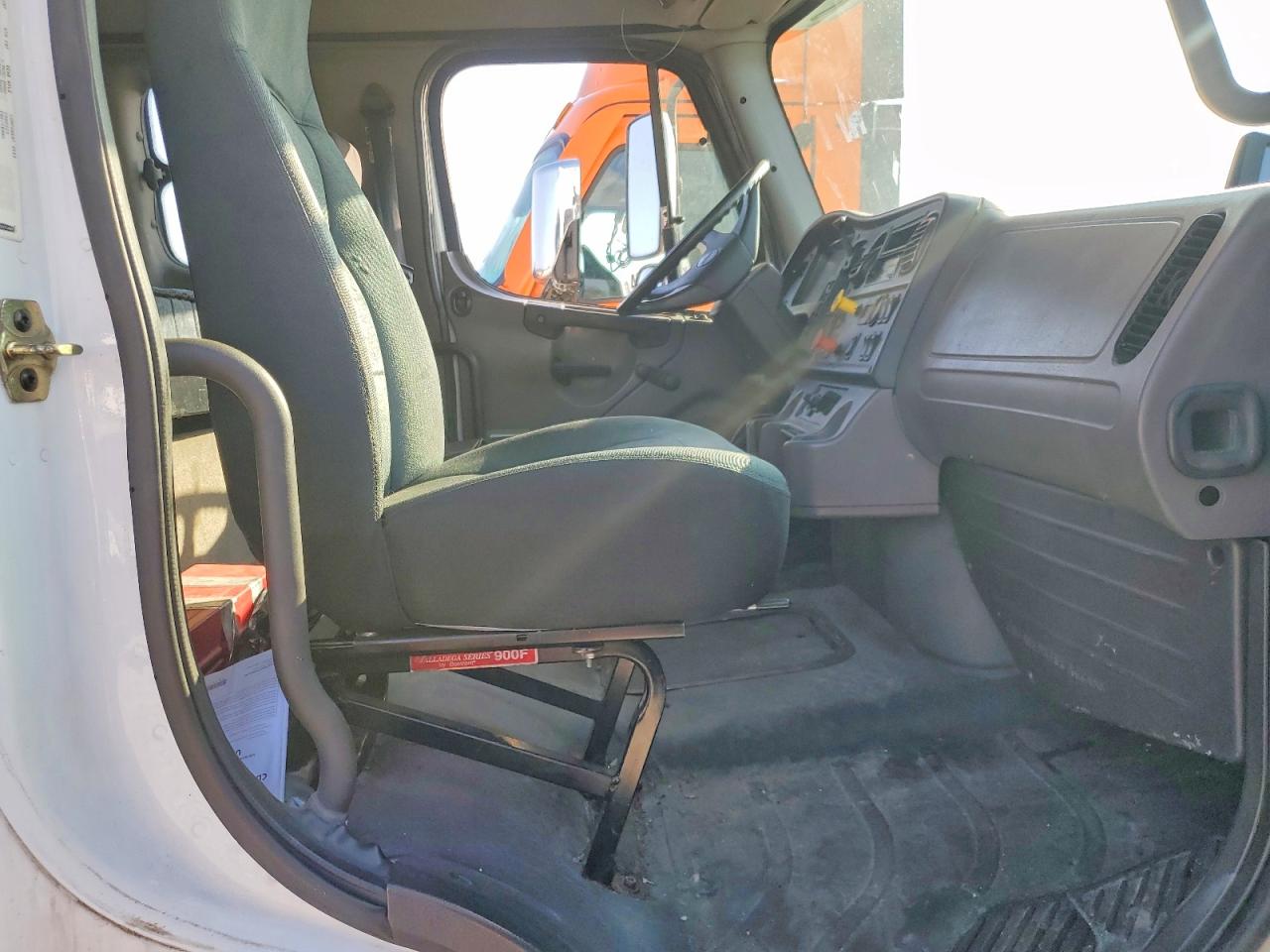 2005 FREIGHTLINER All other VIN 1FUJC5CV45HU09636 photo 6