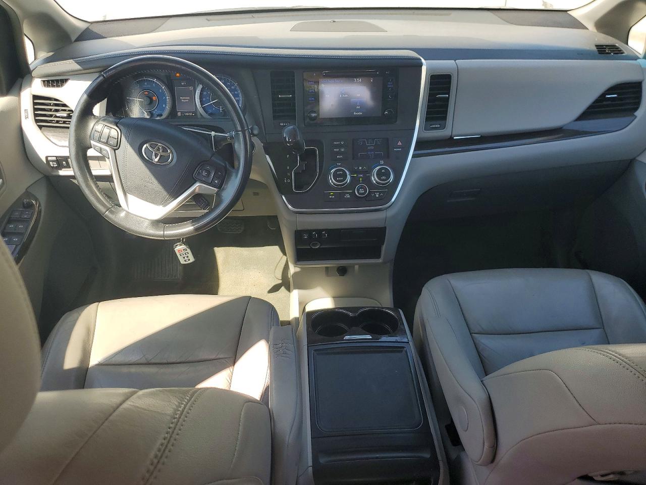 2016 Toyota Sienna VIN 5TDYK3DC7GS722785 photo 8