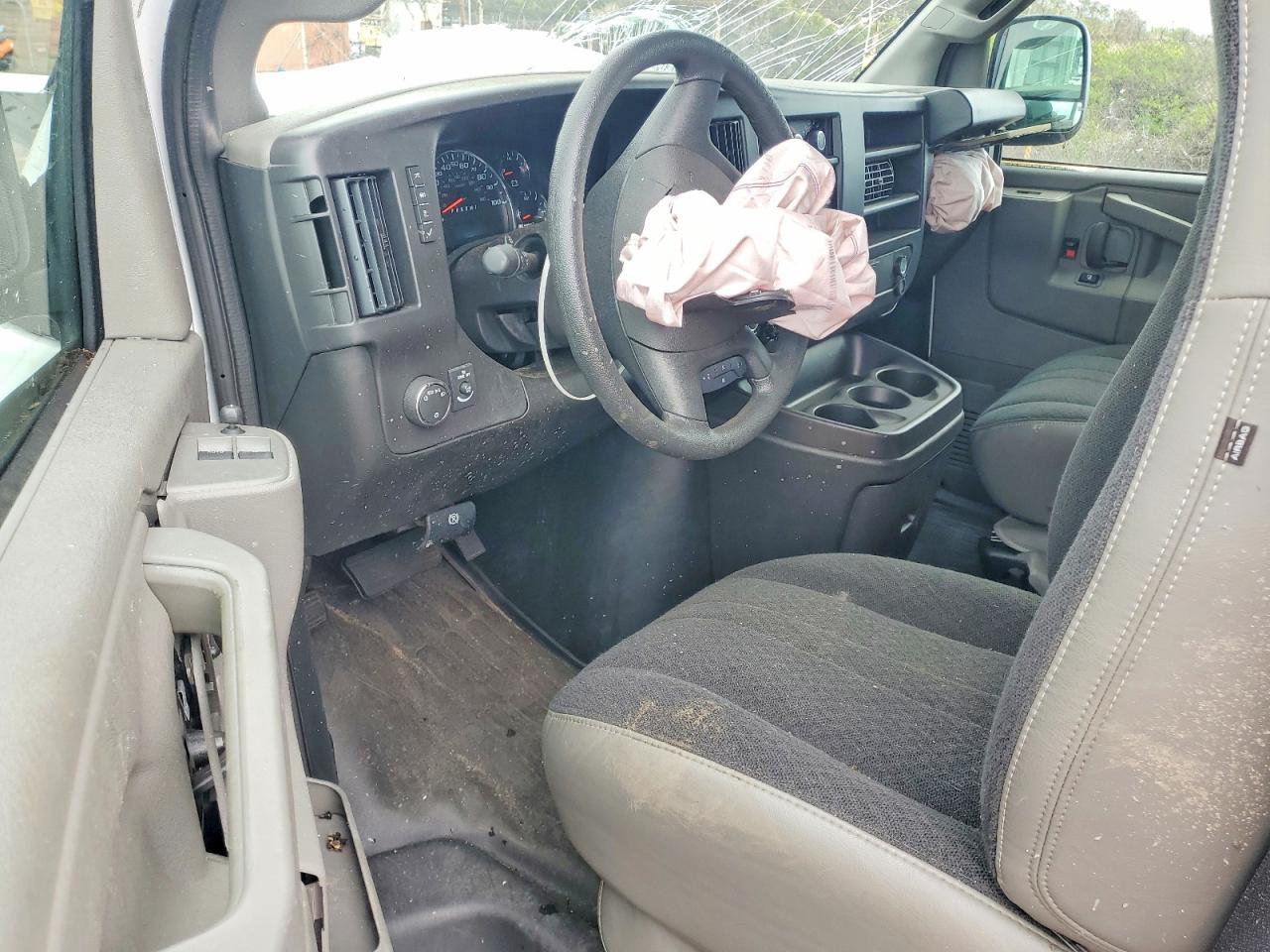 2025 Chevrolet Express VIN 1GCWGAFP2S1160118 photo 8