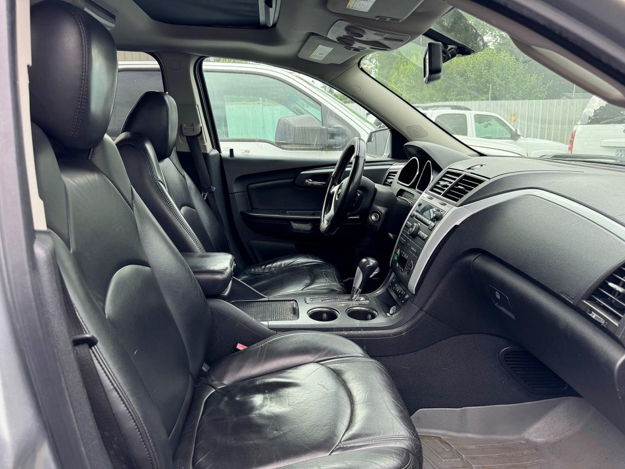 2010 Chevrolet Traverse VIN 1GNLVGED8AS106129 photo 5