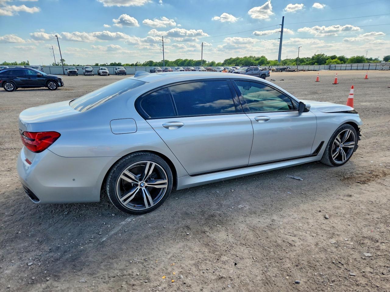 2019 BMW 7 series VIN WBA7F0C5XKGM24801 photo 3