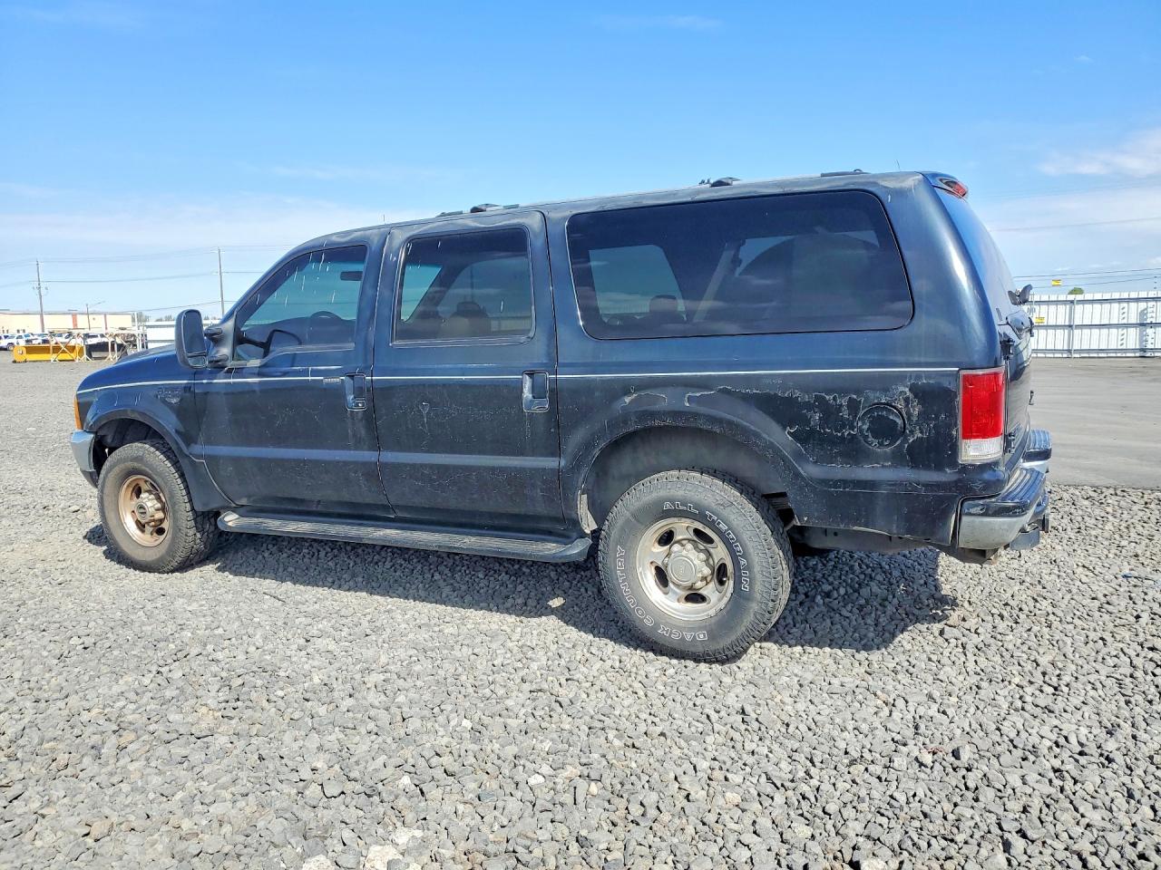 2000 Ford Excursion VIN 1FMNU43S9YEE40730 photo 2