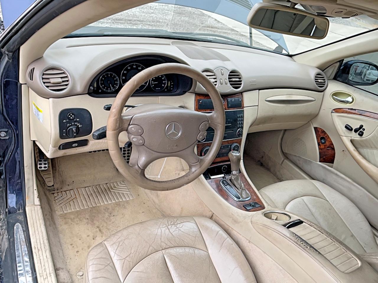 2007 Mercedes-Benz Clk-class VIN WDBTK56F07T081198 photo 9