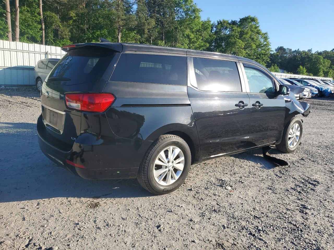 2018 Kia SEDONA VIN KNDMB5C17J6390526 photo 3