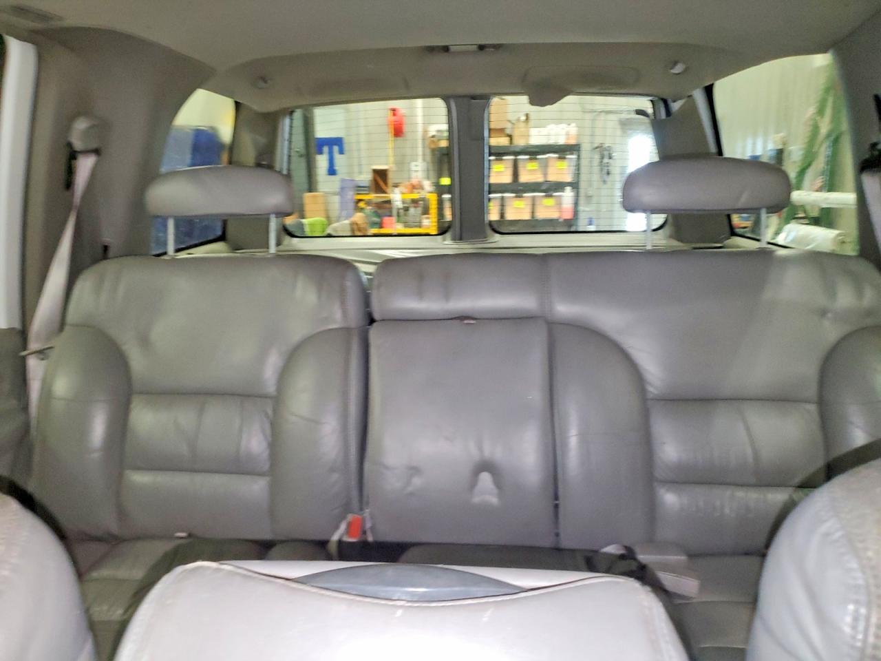 1999 Chevrolet Tahoe VIN 1GNEK13R6XJ355699 photo 10
