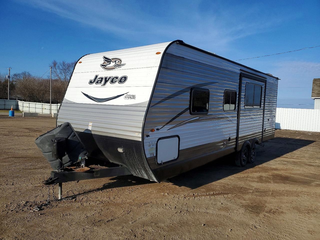 2017 JAYCO Travel tra VIN 1UJBJ0BN7H1T80135 photo 2