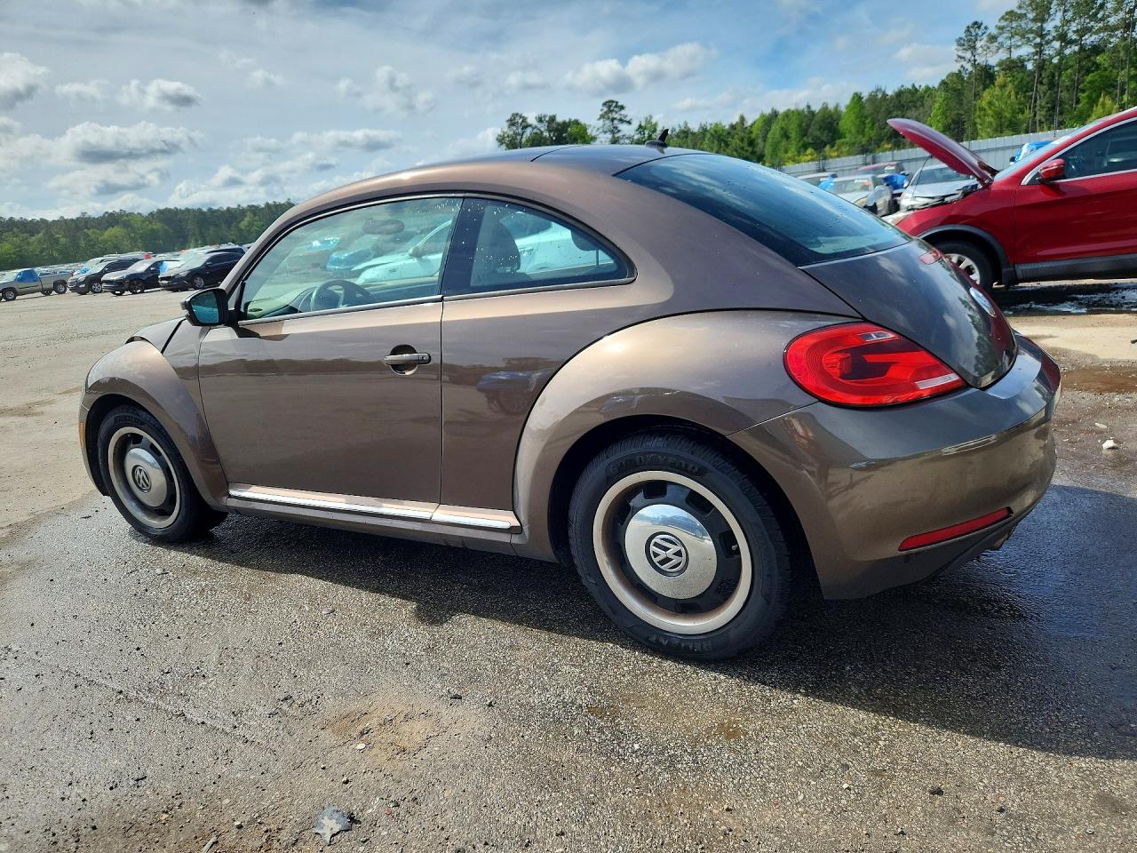 2013 Volkswagen Beetle VIN 3VWHX7AT0DM647515 photo 2