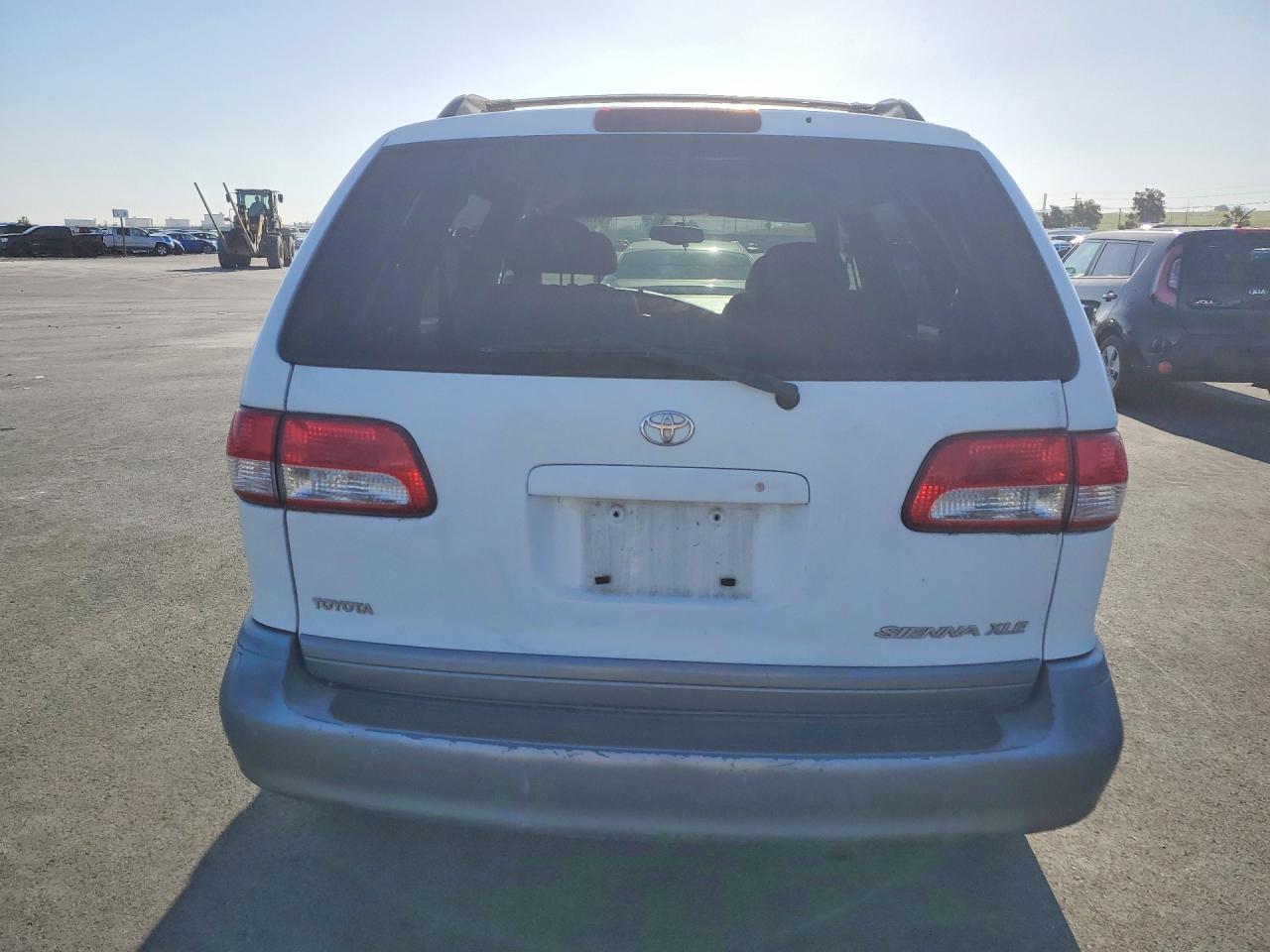 2003 Toyota Sienna VIN 4T3ZF13C83U518231 photo 6