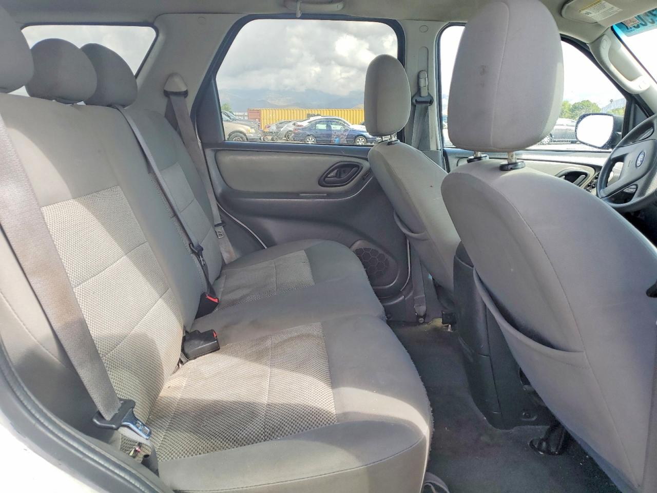 2007 Ford Escape VIN 1FMYU93107KA60001 photo 11