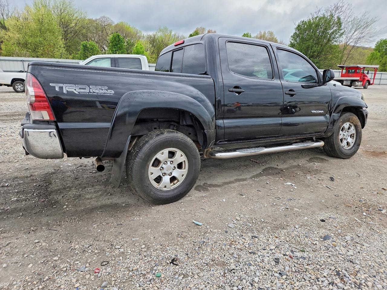 2013 Toyota Tacoma VIN 3TMLU4EN7DM108647 photo 3