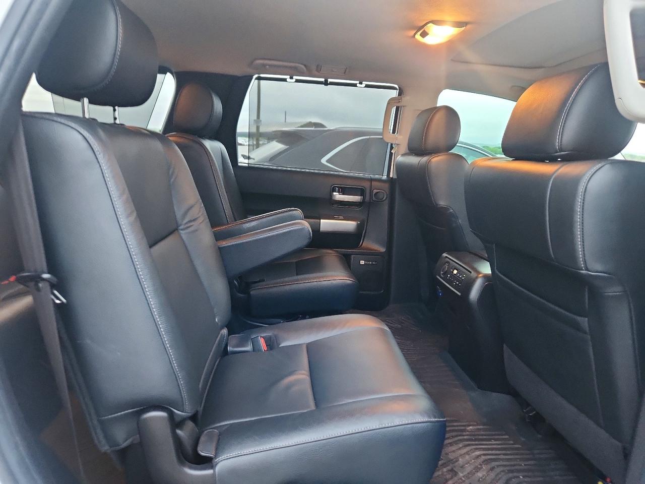 2021 Toyota Sequoia VIN 5TDHY5A11MS075874 photo 11