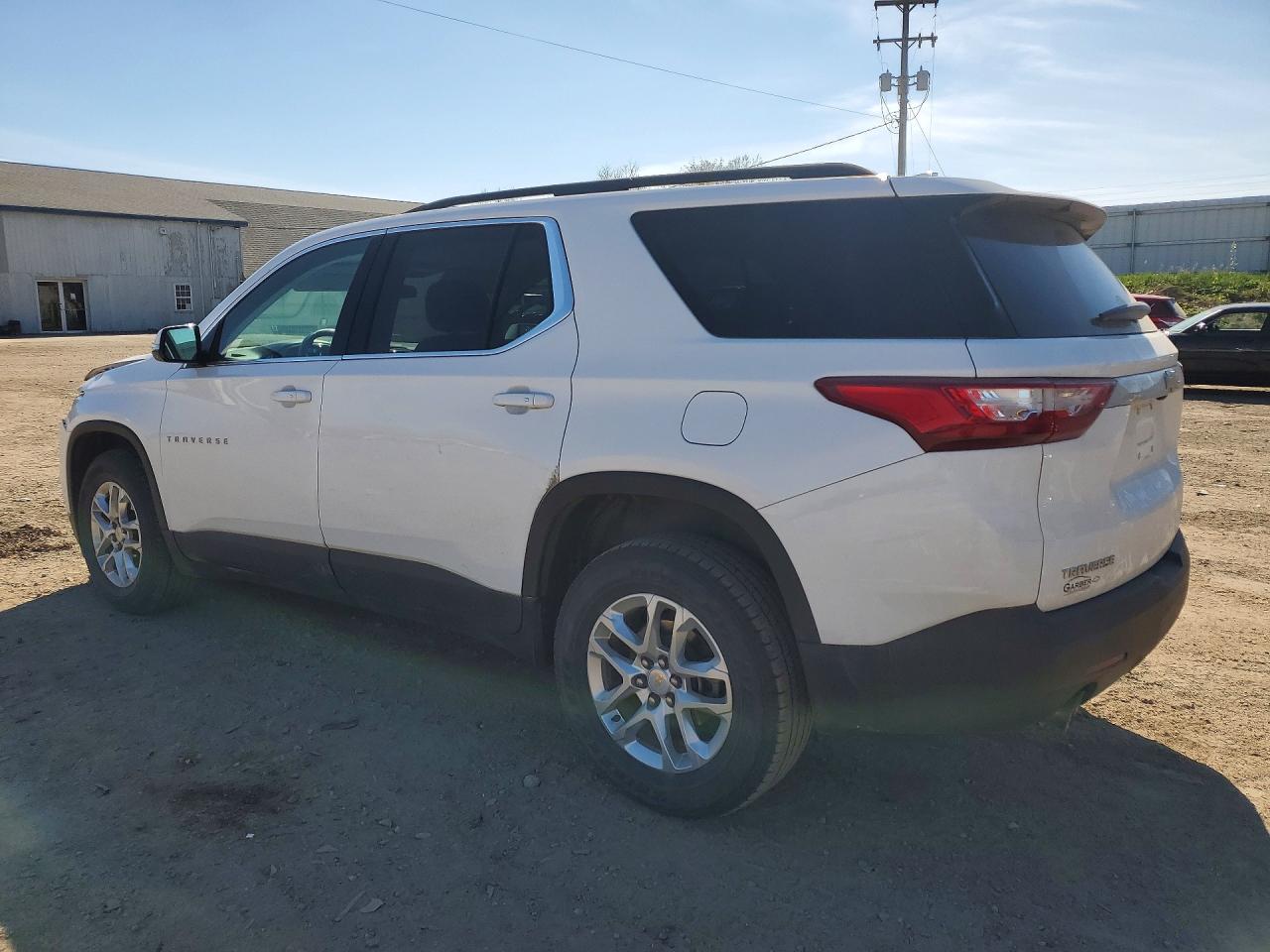 2020 Chevrolet Traverse VIN 1GNERGKW9LJ158428 photo 2
